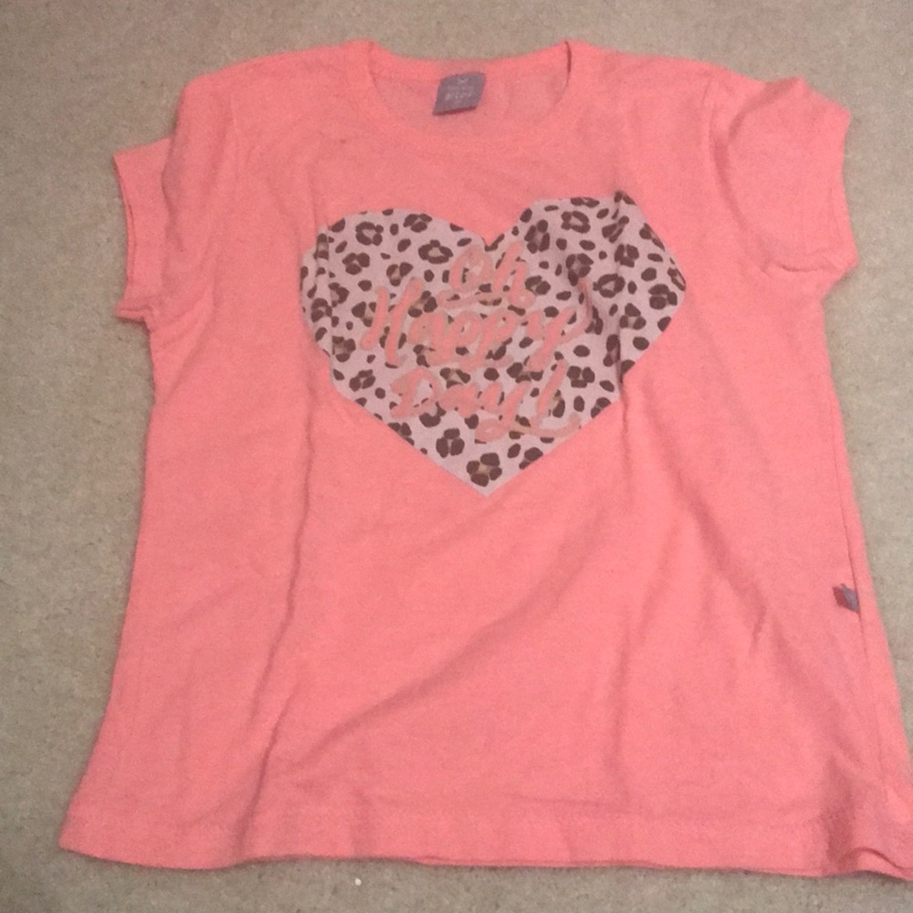 pink short sleeve t-shirt